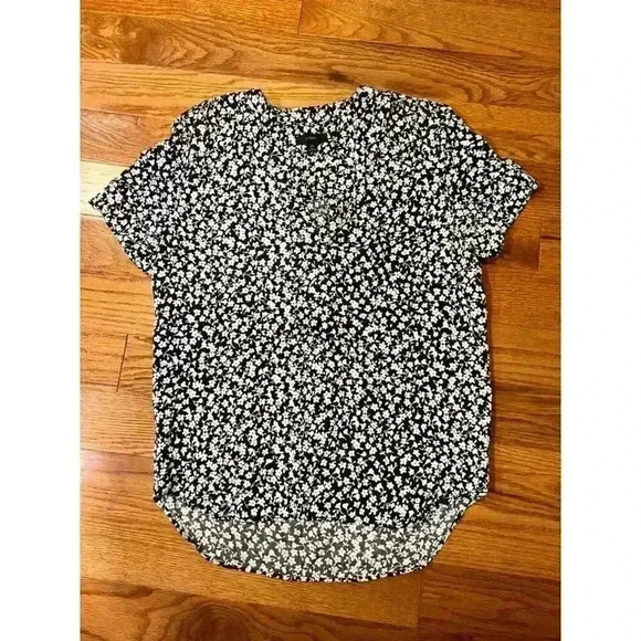 J. Crew XS Navy Floral Blouse Viscose Short Sleeve Light Airy Top Blouse - Picture 1 of 7